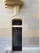 Entrée de service, avec la « signature » d'Hector Guimard.