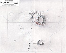 Image aérienne de la chaîne du Comité Exécutif. Le mont Cumming est en bas.