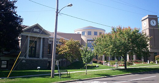 Front of Kent Free Library in 2009