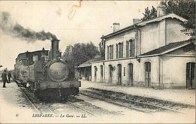 Un train en gare de Lesparre.