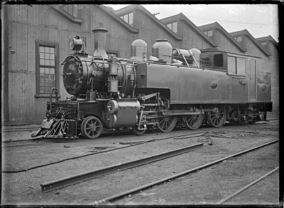 Locomotive modified to traverse Rimutaka Incline to help cope with NZEF wartime traffic to the camp