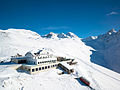 Bergstation und Hotel im Winter