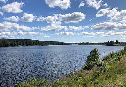 O rio Vindälven antes de desaguar no rio Umeälven