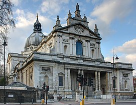 Brompton Oratory (1893) Herbert Gribble, un fedele riferimento al barocco italiano del XVII e XVIII secolo.