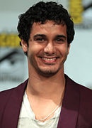 Elyes Gabel dans le rôle de Walter O'Brien