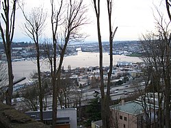Eastlake stretches between I-5 and Lake Union