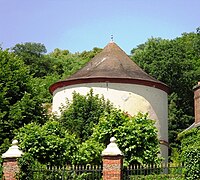 Le colombier de l’ancien château.