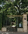 La « porte de la Pitié » du Jardin des plantes, au n°40.