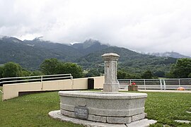 La fontaine.