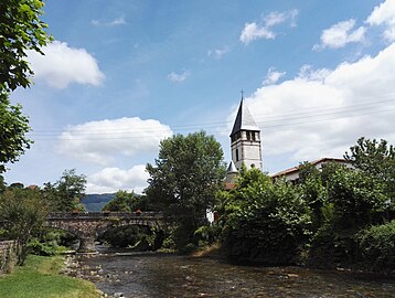 Le pont et l'église St-Étienne.