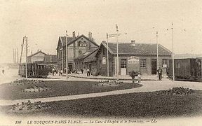 Le tramway et la gare, vers 1910.