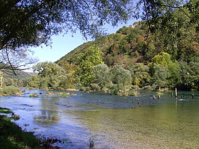 Ostrojaç Kalesi'nin altındaki Una, Bihać'un akıntı yönünde