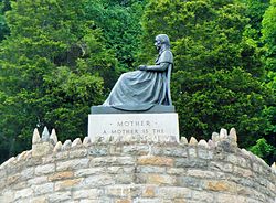 The Mothers' Memorial in Ashland
