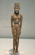 Figure féminine nue. Ivoire, H. 24 cm. Athènes, v. 730 NAMA Athènes