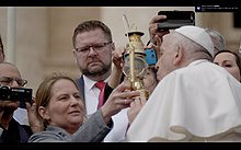 pope-francis-launches-the-flame-of-hope