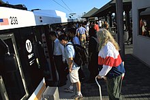 Vue d'une station en heure de pointe.