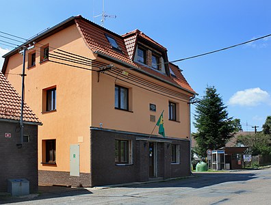 Těně : la mairie.