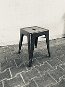 Tabouret métallique par Xavier Pouchard pour Tolix, France, 1945.