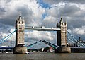 Tower_Bridge,London_Getting_Opened_3