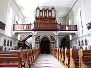 Vue intérieure de la nef vers la tribune d'orgue.