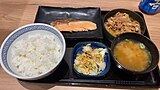 쇠고기, 연어구이 정식 (牛鮭定食) + 절임