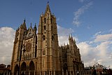 La arquitectura del templo es de estilo gótico.