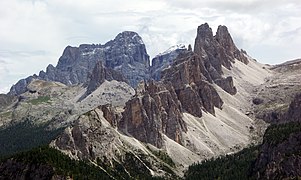 Croda da Lago, links im Hintergrund der Monte Pelmo