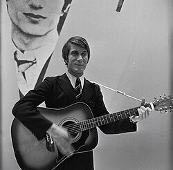 Jacques Dutronc esiintymässä Alankomaissa 12. marraskuuta 1966.