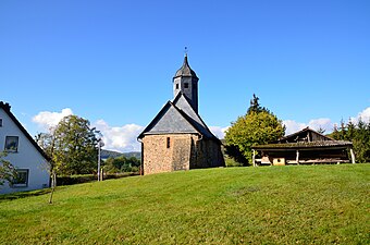 Kirche – Rückansicht mit Freifläche