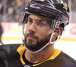 Kris Letang 2017-12-09 17960.jpg