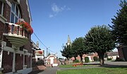 La mairie, l'église et le monument aux morts.