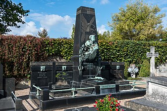 Tombeau de la famille Derulle-Jaminet, avec sculpture de Jean Mich