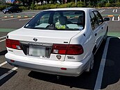 日產第八代Sunny B14型系1.6L Super Saloon四門轎車車尾（日本後期樣式）