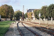 Le passage à niveau d'Acquigny en 1986, le lieu de tournage des scènes de déraillements du film.