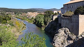 La Berre borde le village.