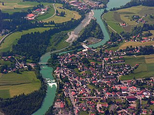 Lechbruck von Norden, mittig die Lechstaustufe