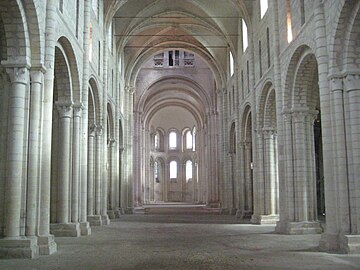 La nef vue de l'entrée.