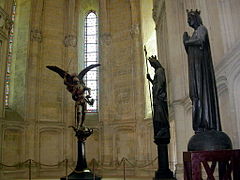 Sculptures (dont Saint-Michel) de la chapelle.