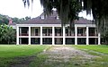 La Plantación Destrehan cerca de Destrehan, Parroquia de St. Charles, Luisiana construida c. En 1787, se modificaron porciones en 1840 para reflejar el Estilo Neogriego.