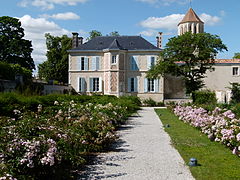 叙热尔城堡（法语：Château de Surgères）