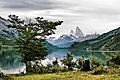 אגם לאגו דל דסיירטו (Lago del Desierto) וברקע פיץ רוי