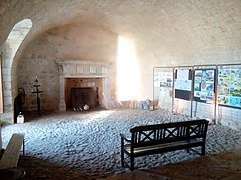 Intérieur de la salle des gardes.