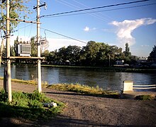 El pueblo sobre el rio Neuquén.