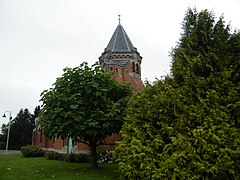 L'église dans la verdure.