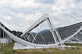 One of the four wire-mesh half pipe reflectors
