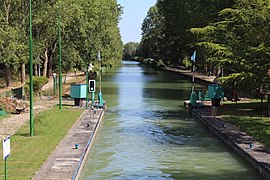 Le canal de Chelles et son écluse.