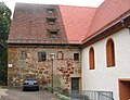 Reste des Schwesternklosters mit der heutigen Pfarrkirche (rechts)