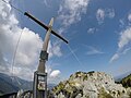 Kesselwand, Gipfelkreuz, mit Wendelstein im Hintergrund