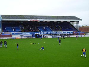 Die Haupttribüne des Palmerston Park (2005)