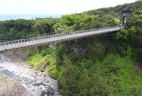 Le pont suspendu de la Rivière de l'Est.